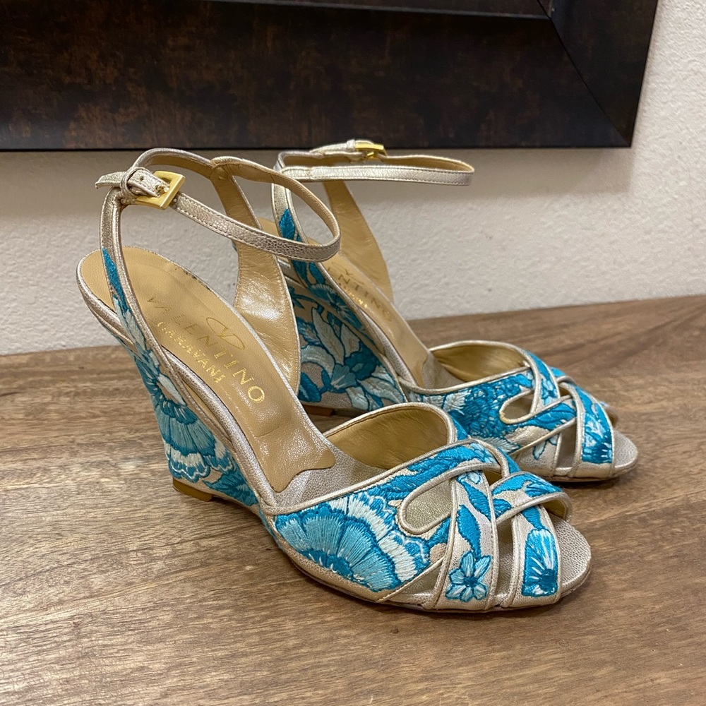 Valentino Garavani Gold Leather Floral Embroidery Wedge Sandals EU Sz 37 / US 7